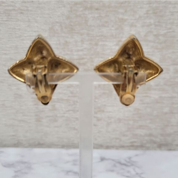 Vintage Gold and Cream Enamel Clip On Earrings Blossom 4 Point Star Anise Shape - Picture 5 of 8